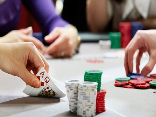 Chỉ số Fold to F Cbet  (Flop Cbet) là các chỉ số trong poker 
