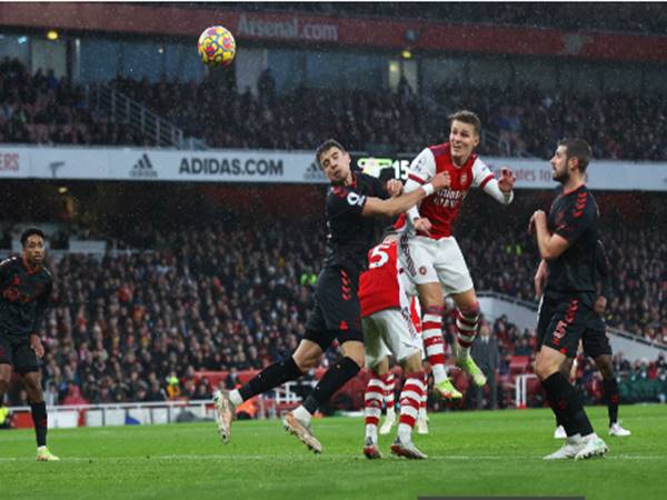 Trận đối đầu kịch tính giữa Arsenal vs Southampton