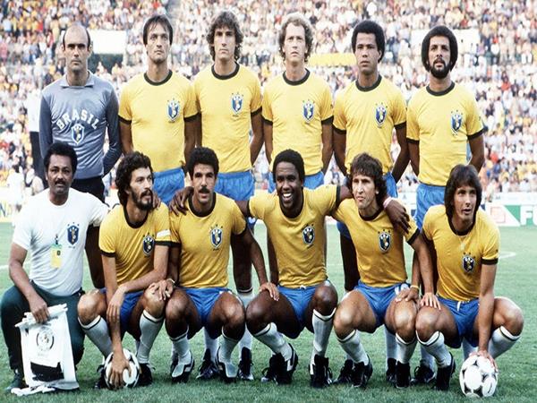 Nhìn lại đội hình AC Milan huyền thoại thời kỳ vàng son