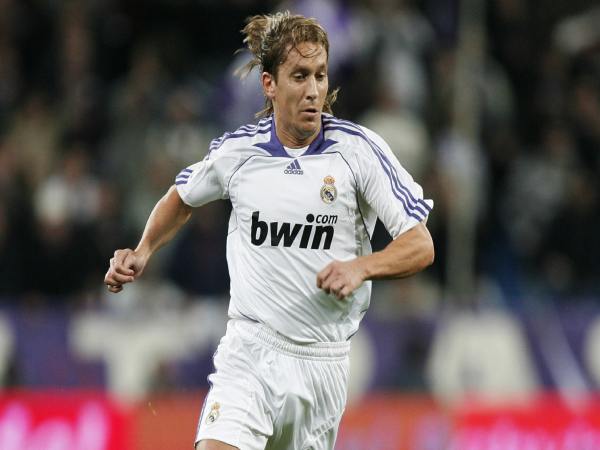 Hậu vệ cánh Michel Salgado