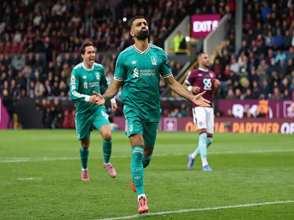 Bóng đá Anh: Liverpool tiếp tục dẫn đầu Ngoại hạng Anh