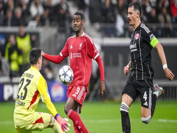 Bóng đá QT: Alexander Isak dính chấn thương gân khoeo