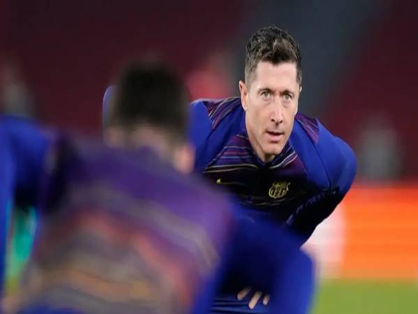 Tin Barca: Lewandowski sẵn sàng giảm lương để ở lại Barca
