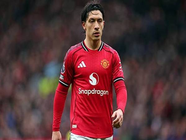 Tin MU: Carrick xác nhận Martinez không đá trận gặp Newcastle